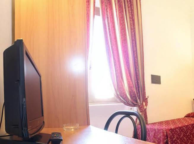 Hotel Euro Quiris Рим Экстерьер фото