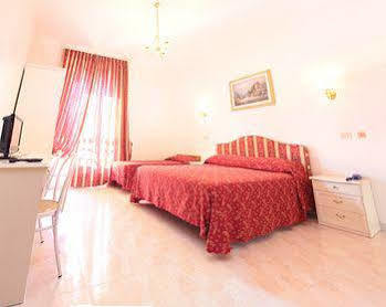 Hotel Euro Quiris Рим Экстерьер фото